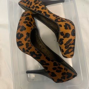 Cheetah print Banana Republic shoes. Size 7 1/2